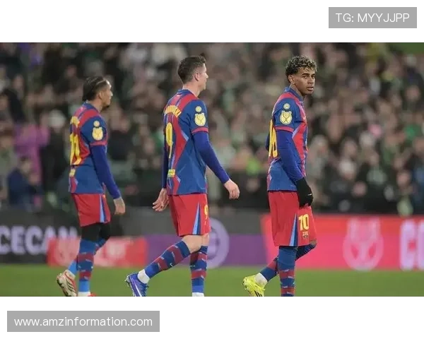 莱万盼助巴萨夺西甲欧冠 再续约一年